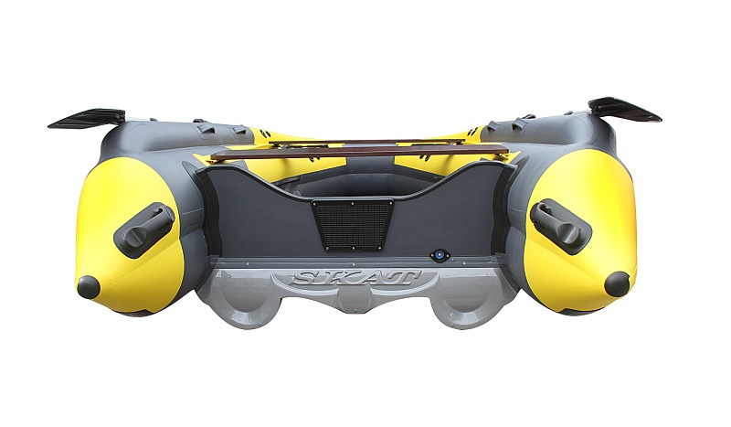 SKAT TRITON 430NDFi с интегрированным фальшбортом